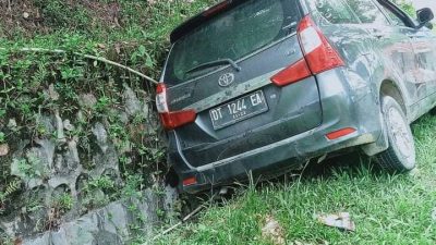 Mobil Tabrak Motor di Tikungan Sampara, Korban Luka-luka