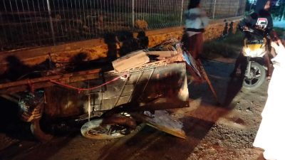 Sedih, Kakek Pemulung di Kendari Ditabrak Mobil, Gerobak Hancur