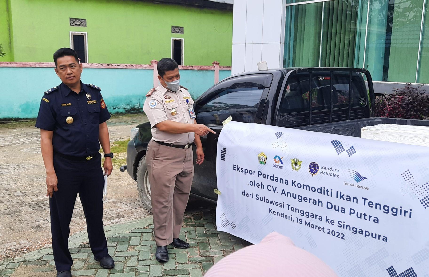 Perdana, Bea Cukai Kendari Ekspor Ikan Tenggiri ke Singapura