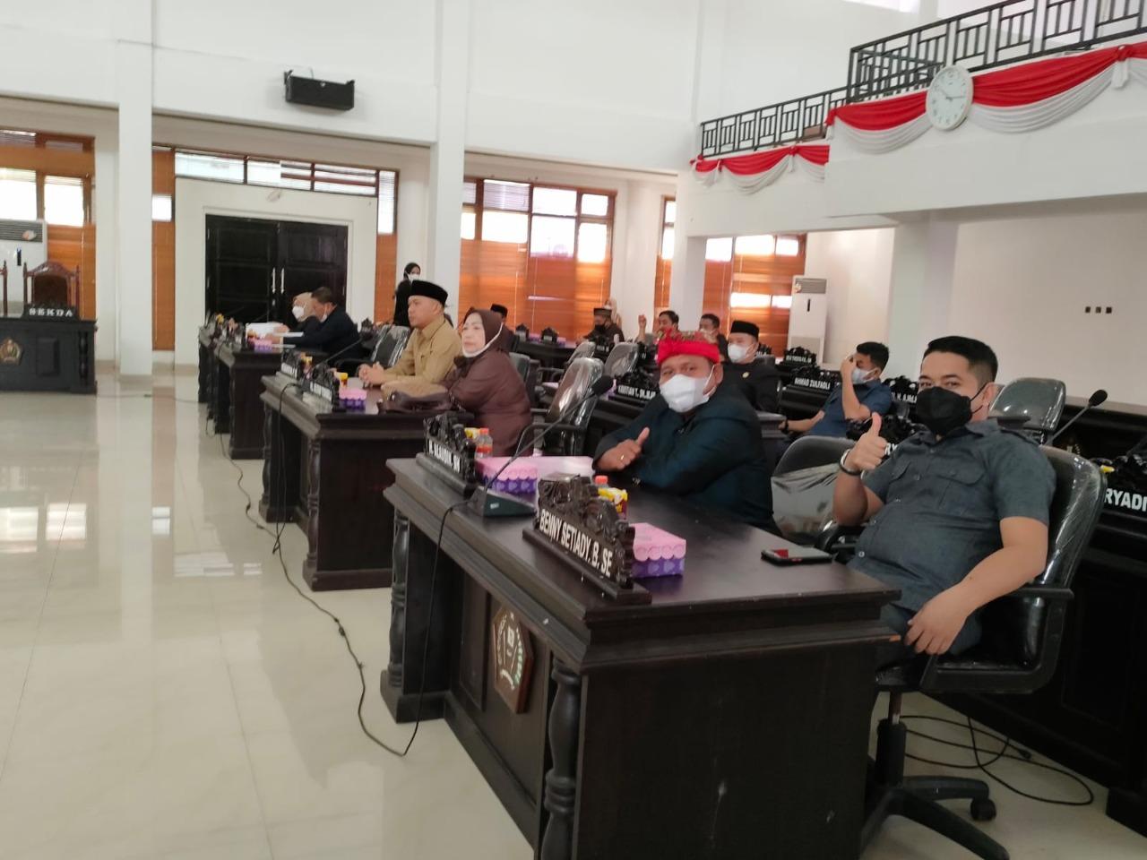 Gelar Paripurna, DPRD Konawe Serahkan 2 Raperda Usulan Pemerintah