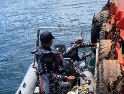 Lanal Kendari Berhasil Amankan 3 Unit Kapal Tongkang Tanpa Legalitas