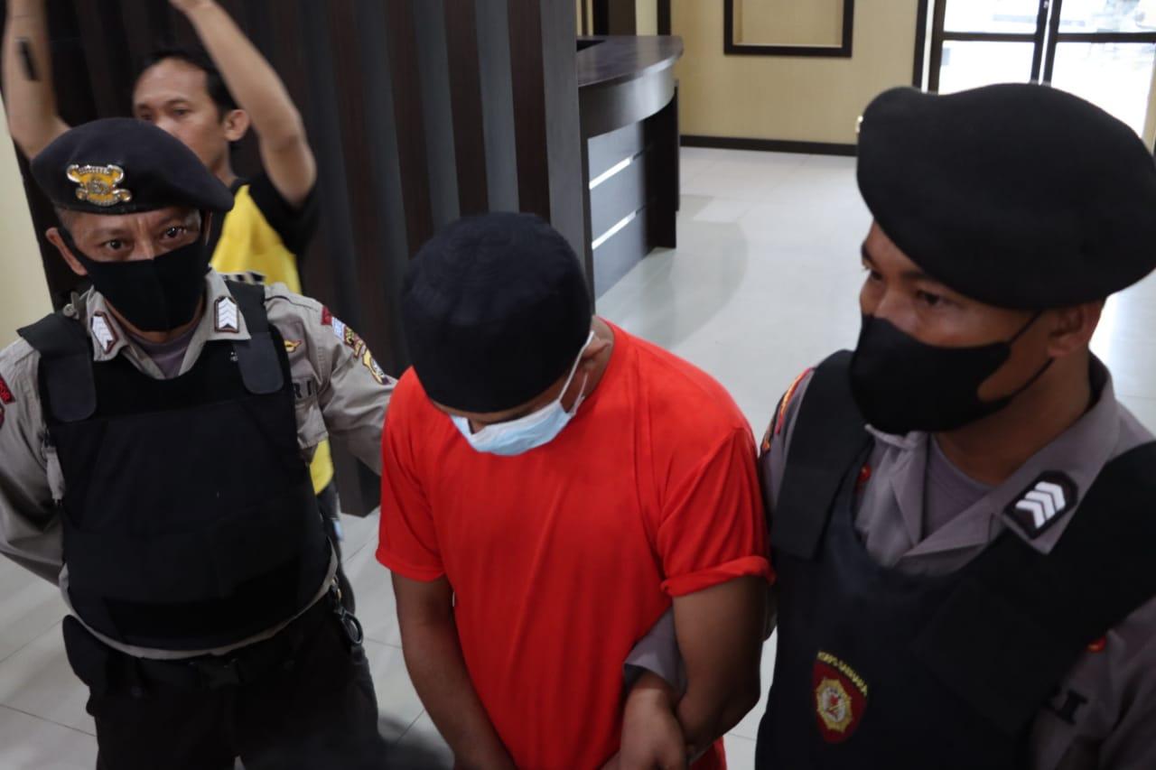 Teman Kirim Ganja 1 Kg Lewat JNE, Pria Ini Apes Diciduk Polisi di Kendari