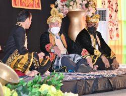 Kunker di Buton, Presiden Ikuti Prosesi Penyematan Gelar Kesultanan