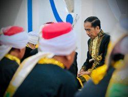 Jokowi Dianugerahi Gelar Kesultanan Buton La Ode Muhammad Lakina Bhawaangi yi Nusantara