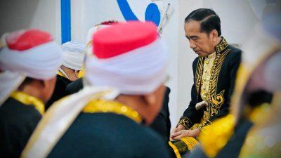 Jokowi Dianugerahi Gelar Kesultanan Buton La Ode Muhammad Lakina Bhawaangi yi Nusantara