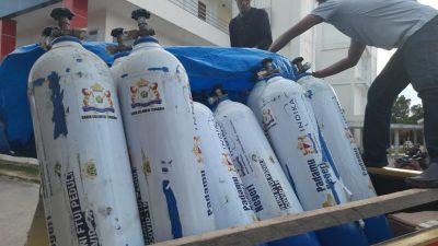 Buktikan Janji, Kadin Sultra Beri Bantuan RSUD Puluhan Tabung dan Regulator Oksigen