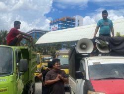 Merasa Ada Diskriminatif, Ratusan Sopir Dum Truck Asal Konawe Sambangi DPRD Sultra