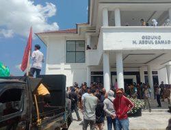 Tuntut Ganti Rugi, Masyarakat Routa Gelar Aksi Di DPRD Konawe