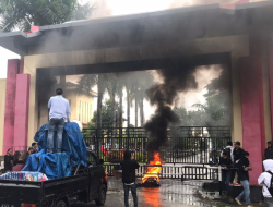 Unjuk Rasa di Polda Sultra, GAT Desak Polda Tangkap Pengusaha YC Dugaan Pengelapan dan Penipuan