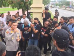 AJI Kendari dan IJTI Sultra Gelar Aksi Protes Terhadap Pemanggilan Dua Jurnalis Sebagai Saksi Kasus Pelecehan